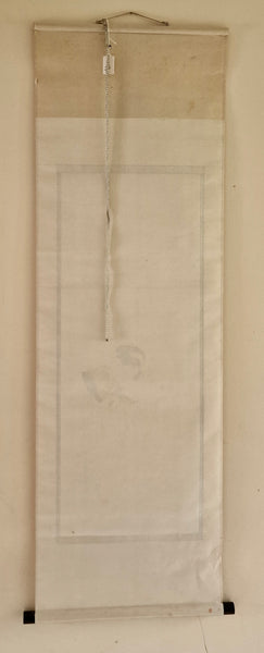 Hanging Scroll Kakejiku - Haku'un 白雲 - with Signed Satsuma Porcelain Mounted Tassles - Meiji Period