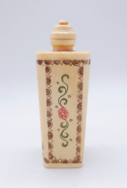 Snuff Bottle Painted with Landscape and Calligraphy - China - XX c