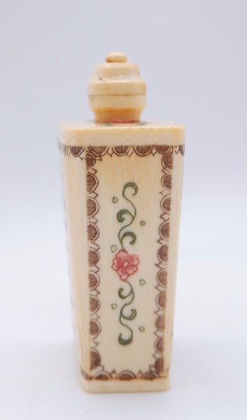Snuff Bottle Painted with Landscape and Calligraphy - China - XX c